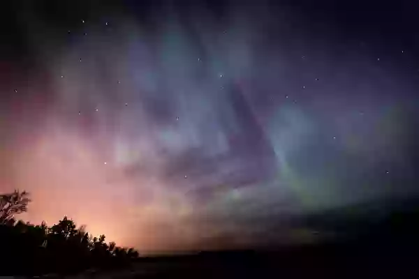 Foto de natureza ilustrativa do versículo da Bíblia: Mateus 13:41 - O Filho do homem enviará os seus anjos, e eles recolherão do seu reino tudo que causa escândalo, e os que praticam a iniquidade,