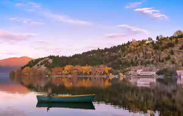 Foto de natureza ilustrativa do versículo da Bíblia: Daniel 2:13 - Saiu, pois, o decreto, segundo o qual deviam ser mortos os sábios; e buscaram a Daniel e aos seus companheiros, para que fossem mortos.