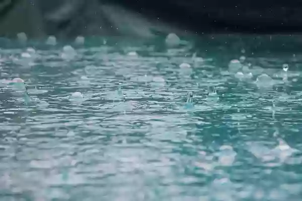 Foto de natureza ilustrativa do versículo da Bíblia: Ezequiel 39:9 - E os habitantes das cidades de Israel sairão, e com as armas acenderão o fogo, e queimarão os escudos e os paveses, os arcos e as flechas, os bastões de mão e as lanças; acenderão o fogo com tudo isso por sete anos;