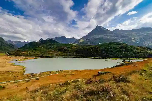 Foto de natureza ilustrativa do versículo da Bíblia: Mateus 13:9 - Quem tem ouvidos para ouvir, ouça.