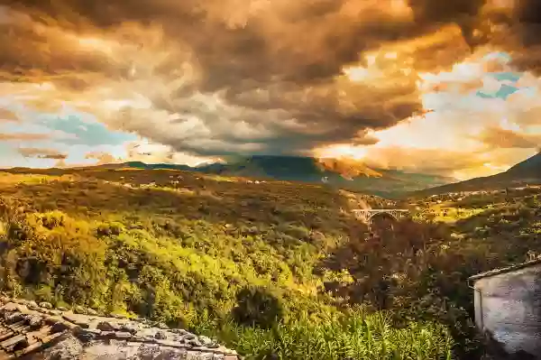 Foto de natureza ilustrativa do versículo da Bíblia: Daniel 1:10 - E disse o chefe dos eunucos a Daniel: Tenho medo do meu senhor, o rei, que determinou a vossa comida e a vossa bebida; pois veria ele os vossos rostos mais abatidos do que os dos outros jovens da vossa idade? Assim poríeis em perigo a minha cabeça para com o rei.