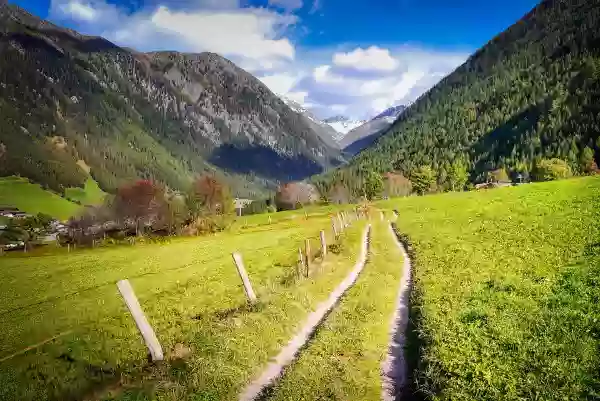 Foto de natureza ilustrativa do versículo da Bíblia: Daniel 3:8 - Ora, nesse tempo se chegaram alguns homens caldeus, e acusaram os judeus.