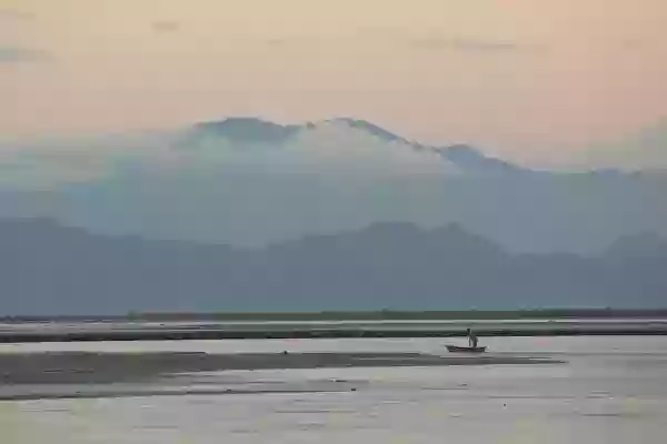 Foto de natureza ilustrativa do versículo da Bíblia: Ezequiel 48:16 - E estas serão as suas medidas: a fronteira setentrional terá quatro mil e quinhentas canas, e a fronteira do sul quatro mil e quinhentas, e a fronteira oriental quatro mil e quinhentas, e a fronteira ocidental quatro mil e quinhentas.