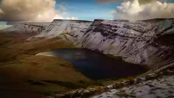 Foto de natureza ilustrativa do versículo da Bíblia: Mateus 9:24 - disse: Retirai-vos, porque a menina não está morta, mas dorme. E eles zombaram dele.