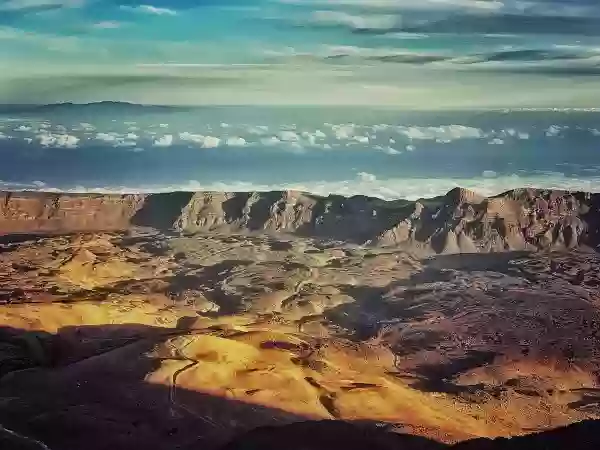 Foto de natureza ilustrativa do versículo da Bíblia: Isaías 41:3 - Ele os persegue, e passa adiante em segurança, até por uma vereda em que com os seus pés nunca tinha trilhado.