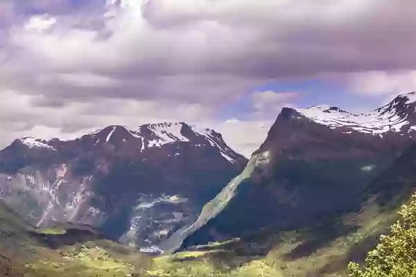 Foto de natureza ilustrativa do versículo da Bíblia: Filipenses 3:21 - que transformará o corpo da nossa humilhação, para ser conforme ao corpo da sua glória, segundo o seu eficaz poder de até sujeitar a si todas as coisas.