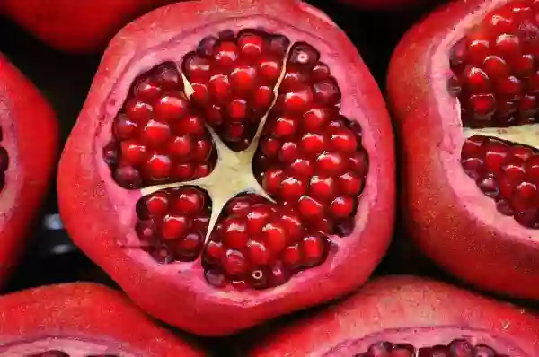 Foto de natureza ilustrativa do versículo da Bíblia: Levítico 8:26 - também do cesto dos pães ázimos, que estava diante do Senhor, tomou um bolo ázimo, e um bolo de pão azeitado, e um coscorão, e os pôs sobre a gordura e sobre a coxa direita;
